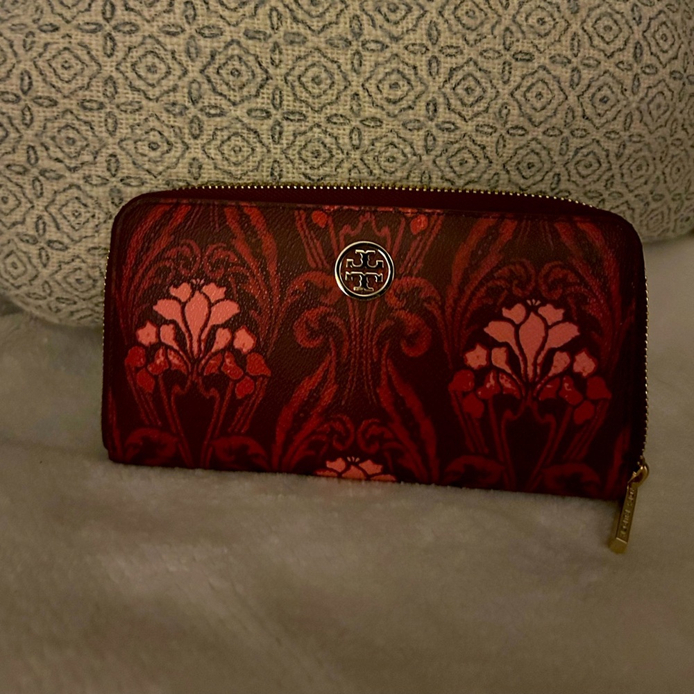 Tory Burch wallet